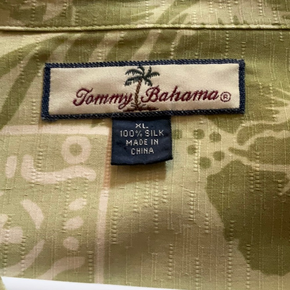 Tommy Bahama Mens Silk Hawaiian Shirt - Picture 3 of 4